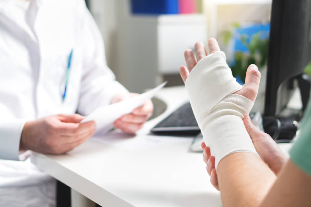 dog bite injury victim seeking medical advice